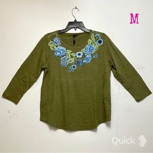 M - NWT Cathy Daniels Floral Embroidery Top